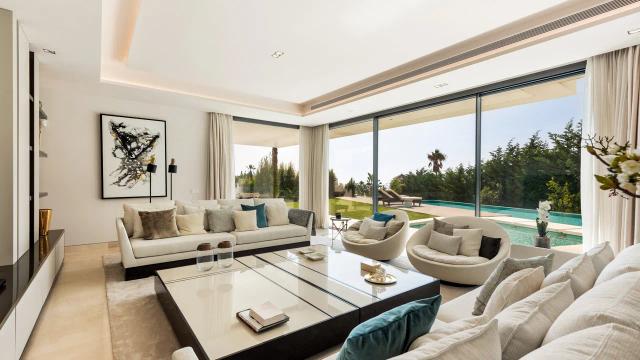 Imagen 2 de Luxury villa with pool and sea views