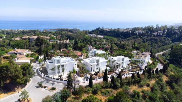 Imagen 2 de Luxury villa in Lomas del Marbella Club with sea views