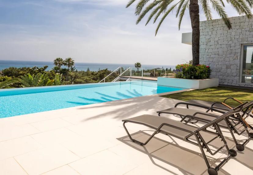 Villa luminosa junto a playa en Marbella con piscina climatizada image 2