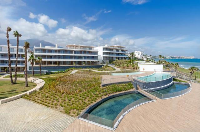 Imagen 2 de Property by the sea with luxury apartments and exclusive villas