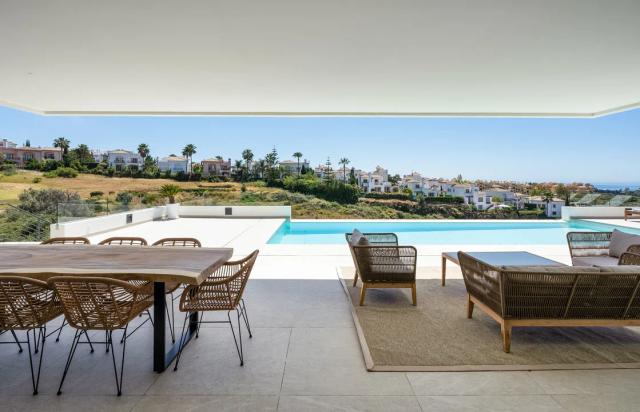 Imagen 5 de Luxurious Villas with Exclusive Golf Access at La Resina