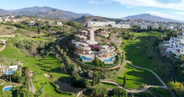 Imagen 2 de Villa 2 in La Resina 6IX: Luxurious contemporary villa with sunrise views and exclusive access to the golf course