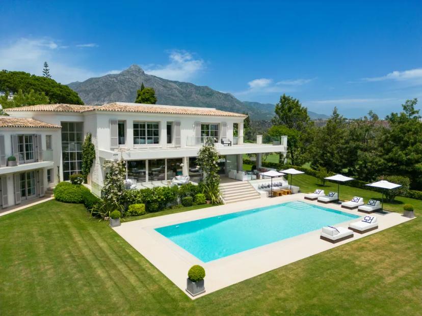 Villa Oasis in the Golf Valley of Marbella image 0