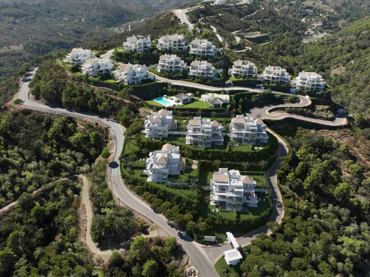 Imagen 1 de Exclusive urbanization with sea and mountain views, 30 luxury apartments with pool and garden.