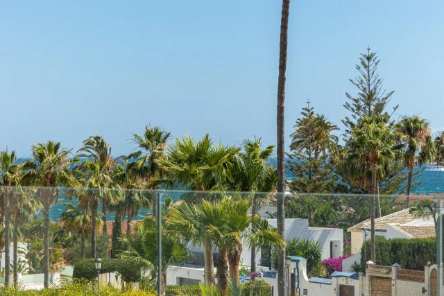 Imagen 4 de Villa moderna en Diamond Beach: Lujo junto a la playa en la Milla de Oro