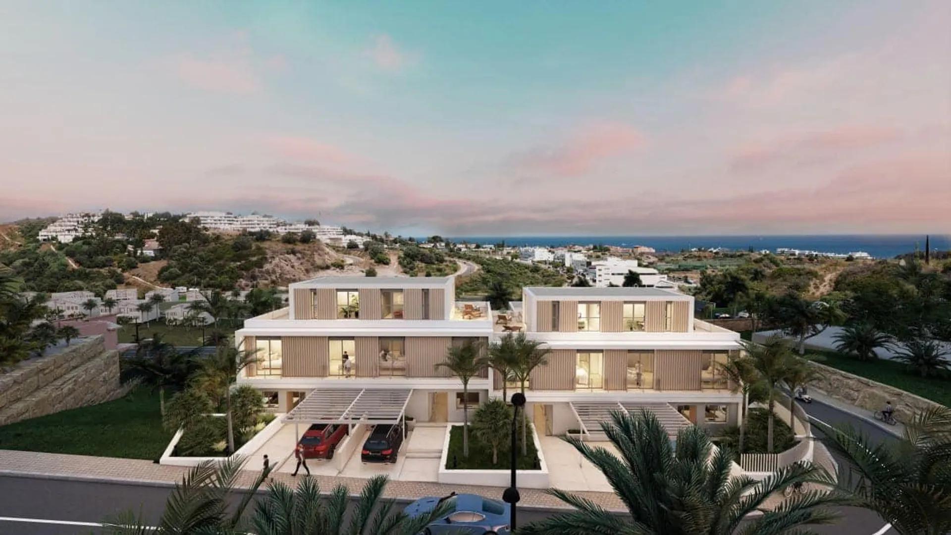 Exclusive villas with sea and golf views in Estepona