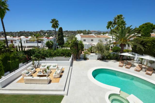 Imagen 3 de Dome Villa with Terraces and Pool in Marbella