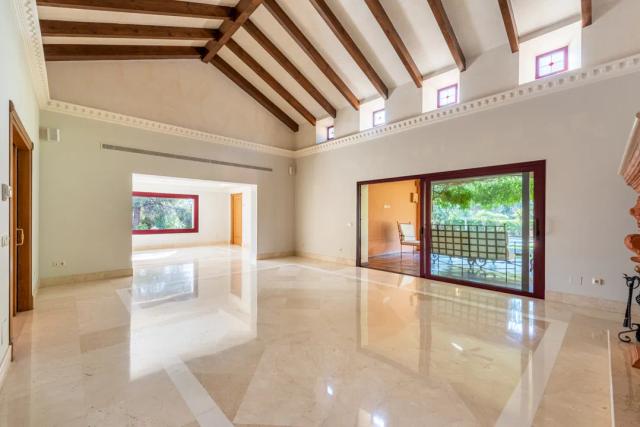 Imagen 5 de Andalusian Villa in Gated Community with Gardens, Pool, and Security