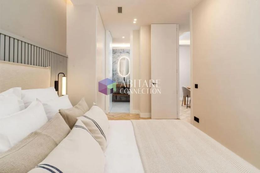 Propiedad en venta en el centro de Madrid: 3 habitaciones, 3 baños, amoblada y reformada image 2