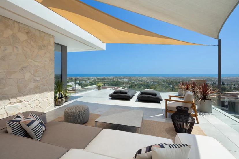 Luxury villa with sea views in La Quinta image 2