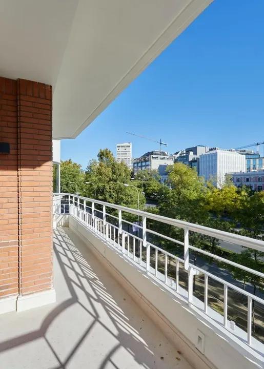 Apartment for sale with 672m2 and 4 bedrooms on Paseo de la Castellana, Almagro, Madrid. III image 2