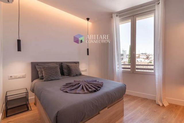 Imagen 2 de Renovated and furnished apartment in Malasaña, Pez Street 29
