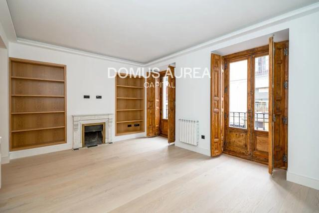 Imagen 2 de Renovated apartment with balconies in Justicia, Madrid