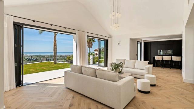 Imagen 4 de Luxury villa with private gardens and sea views