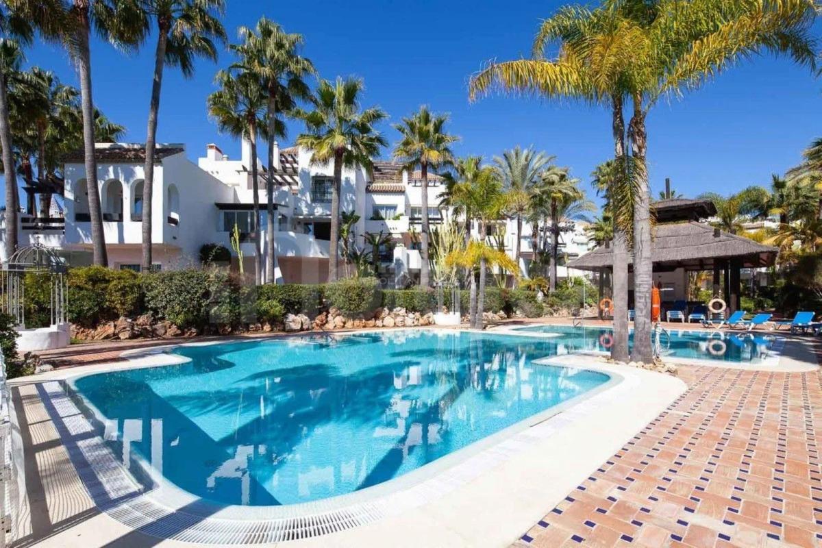 Imagen 1 de Bright apartment with pool near Puerto Banús