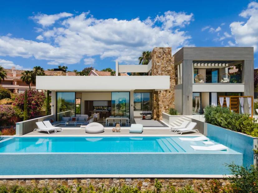Luxury villa in Golf Valley image 0