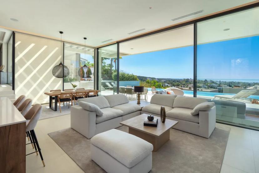 Luxury villa in Golf Valley image 1
