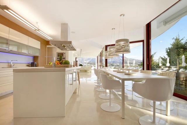 Imagen 4 de Luxury villa in Las Brisas Golf