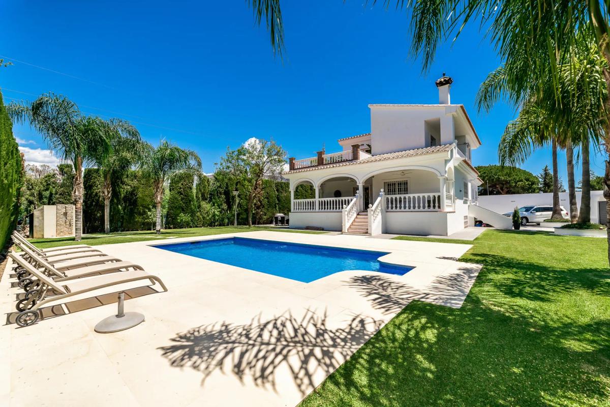 Imagen 1 de Family villa with spacious garden and pool