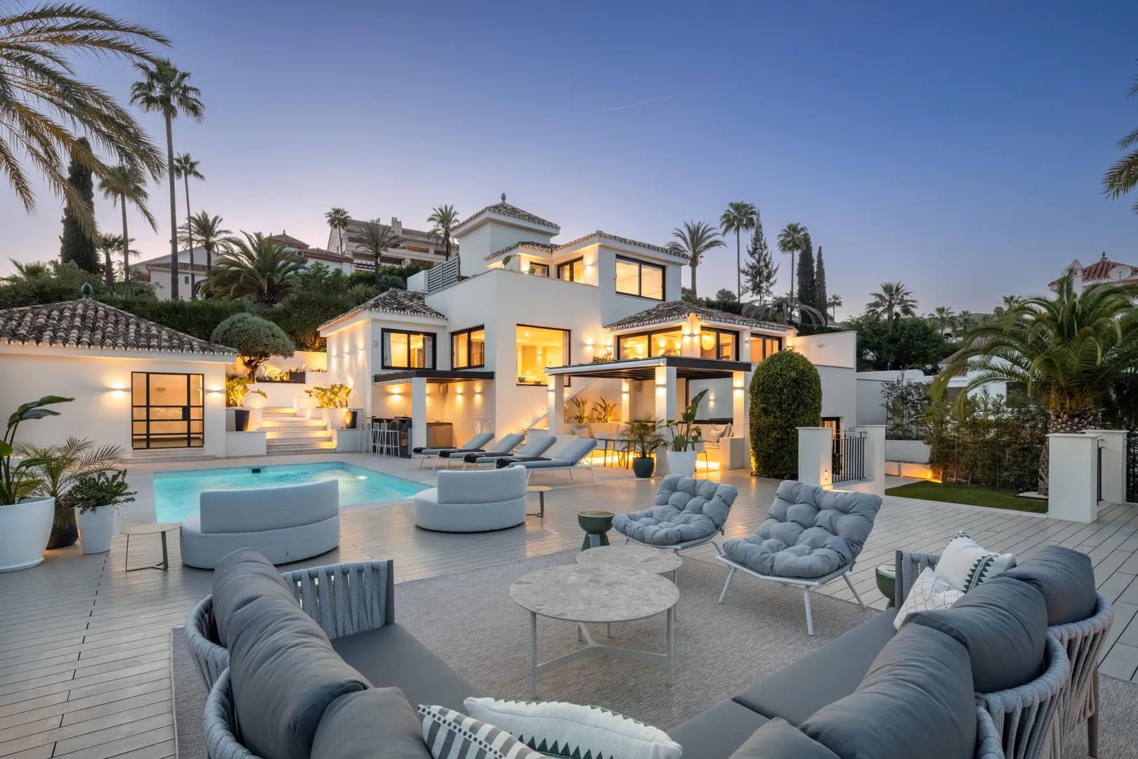 Luxury villa in Los Naranjos Hill Club