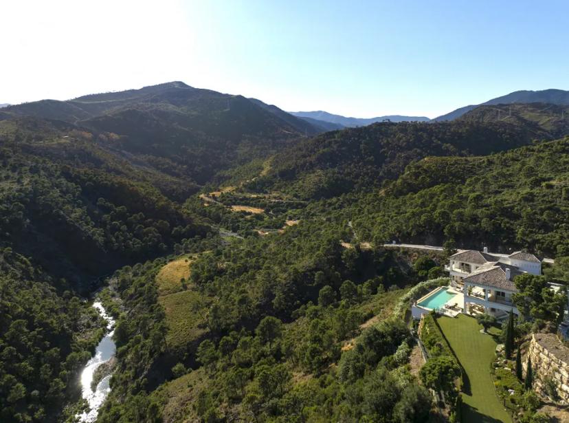 Monte Mayor Villa with River and Coast Views image 0