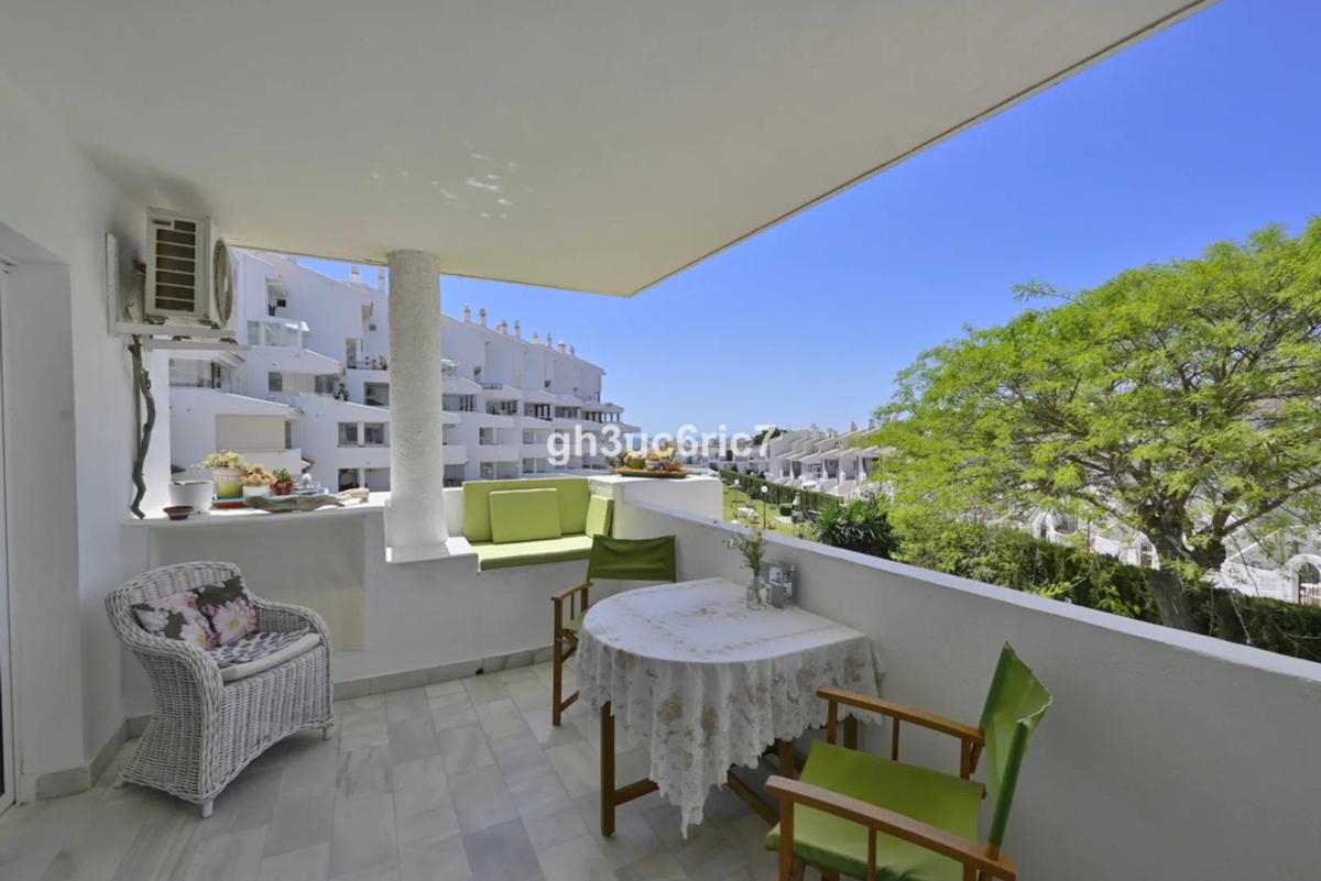 Imagen 1 de Apartamento con terraza y piscina en urbanización cerca de la playa