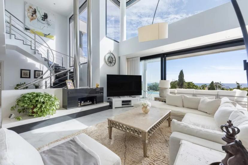 Luxury villa with stunning views image 1