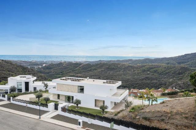 Imagen 4 de Contemporary villa with sea and mountain views