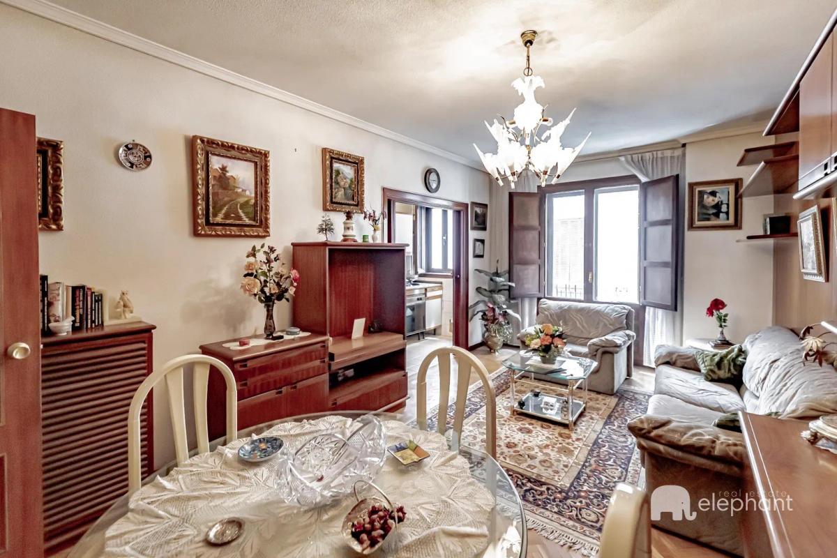 Imagen 1 de Apartment for sale in Sol area, Huertas-Cortes, Madrid.