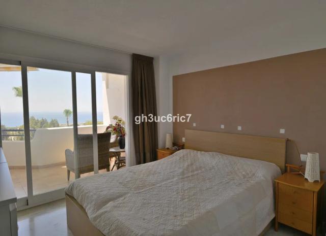 Imagen 4 de Two-bedroom apartment with panoramic sea views in Calahonda