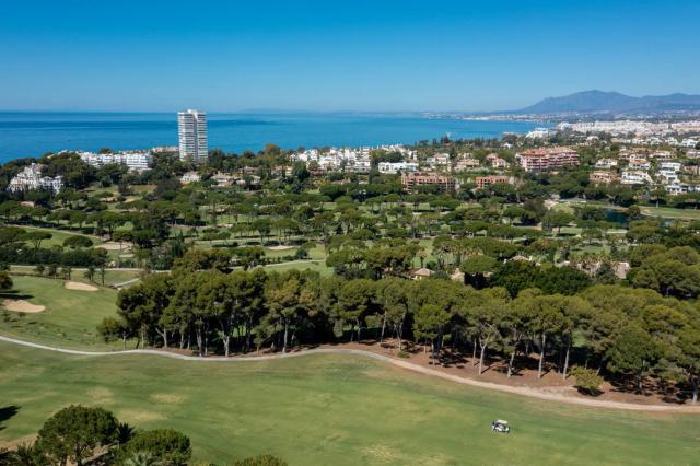 Imagen 3 de Luxury villa on the first line of golf