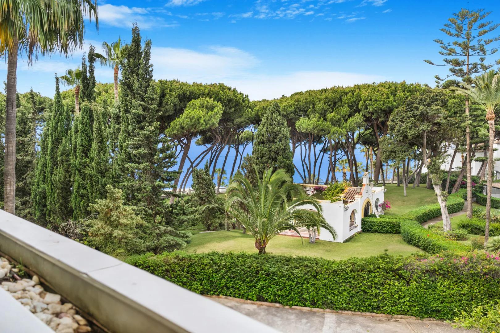 Apartamento exclusivo en Marbella con terraza y vistas al mar