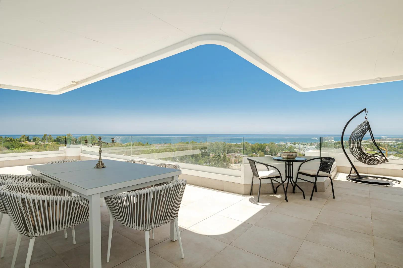 Triplex Penthouse with Sea Views and Private Pool in Terrazas de Las Lomas