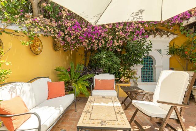 Imagen 4 de Casa adosada en Las Lomas del Marbella Club con piscina y jardín