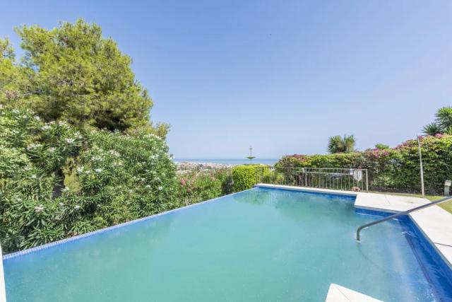 Imagen 5 de Casa familiar con piscina infinita en Marbella