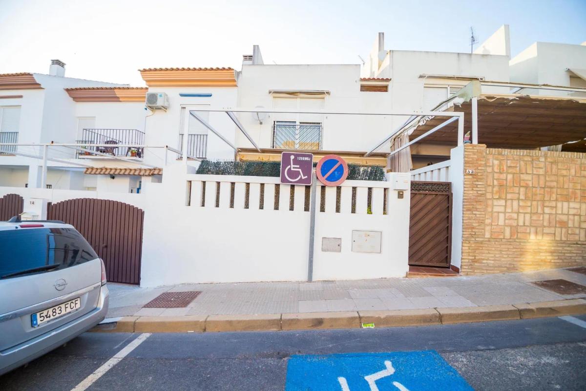 Imagen 1 de Magnificent townhouse in Aljaraque with elevator, ideal for people with reduced mobility.