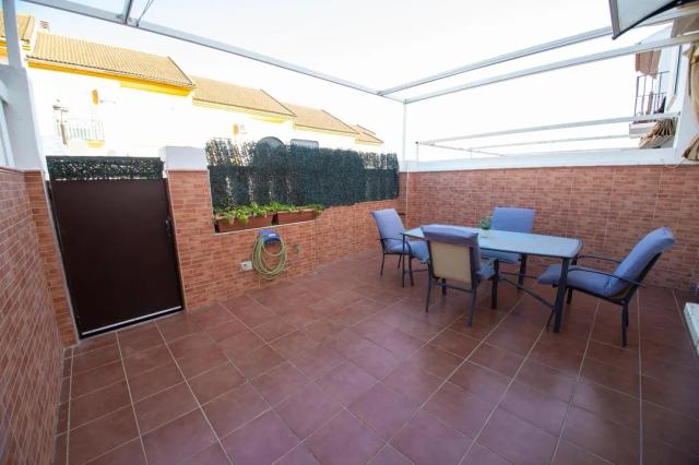 Imagen 2 de Magnificent townhouse in Aljaraque with elevator, ideal for people with reduced mobility.