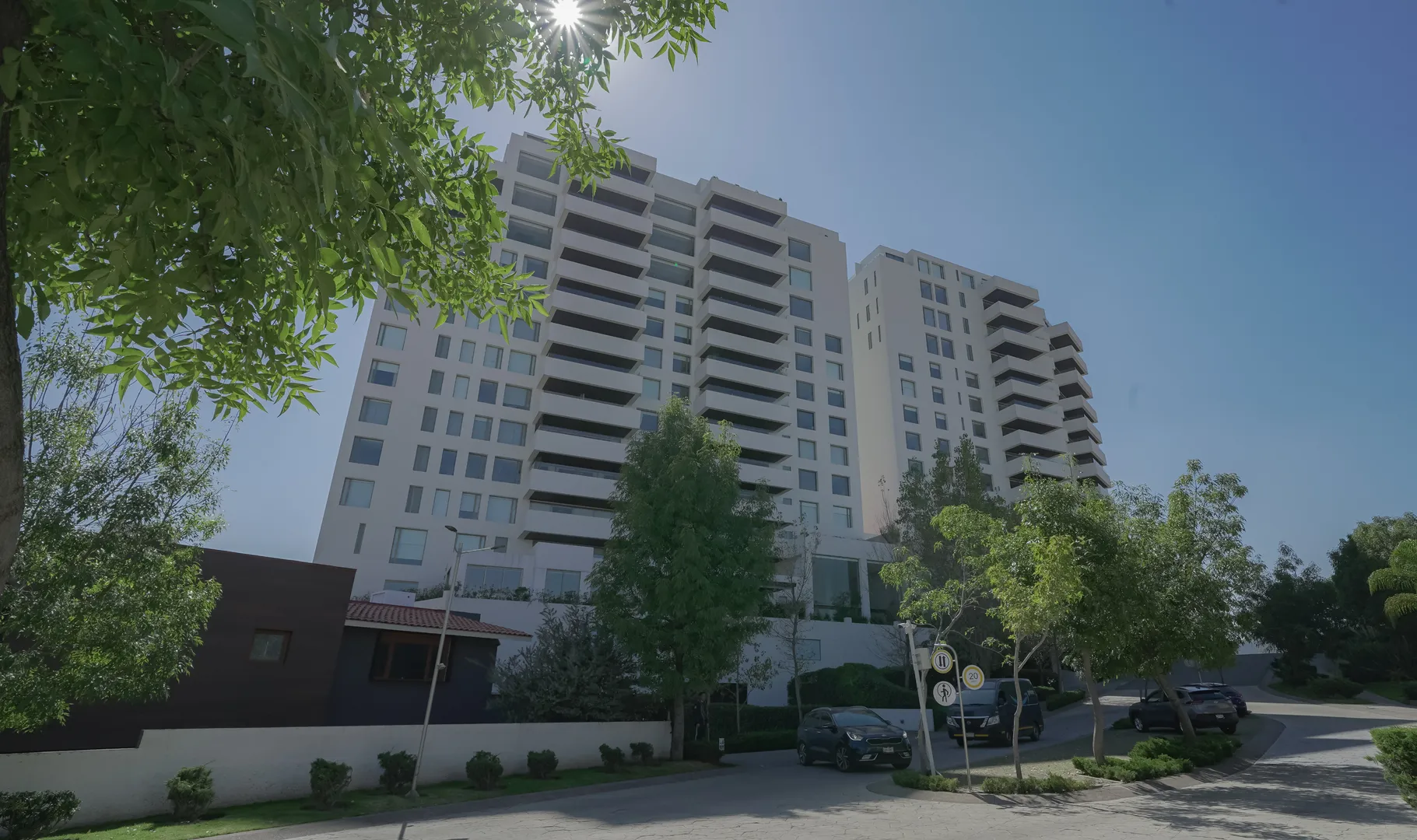 Del Bosque Luxury Condos image 1