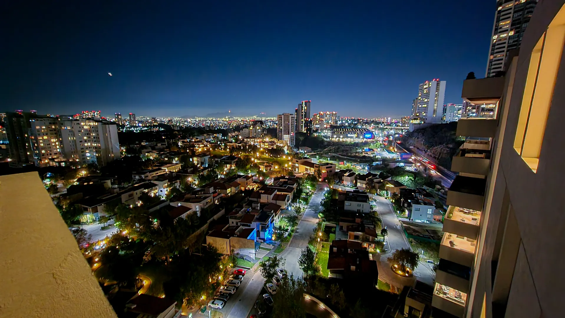 Del Bosque Luxury Condos image 2