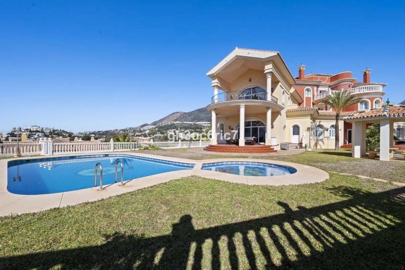 Luxury Panoramic Mansion in Torrequebrada.