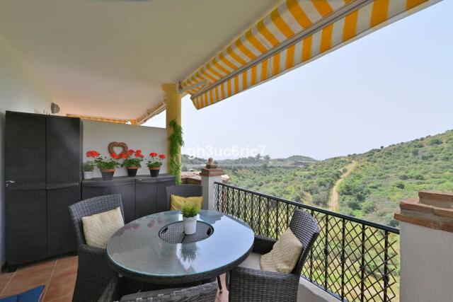 Imagen 4 de 2-bedroom penthouse with sea views in Calahonda