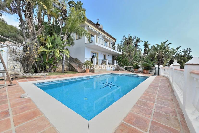 5-bedroom villa with panoramic views in Lomas de Mijas