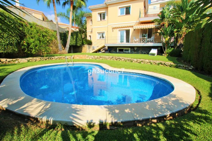 Spacious villa with private pool in Torrenueva