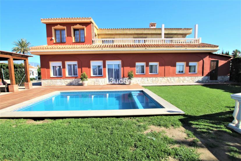 Family home with sea view 3 minutes from the beach in El Faro