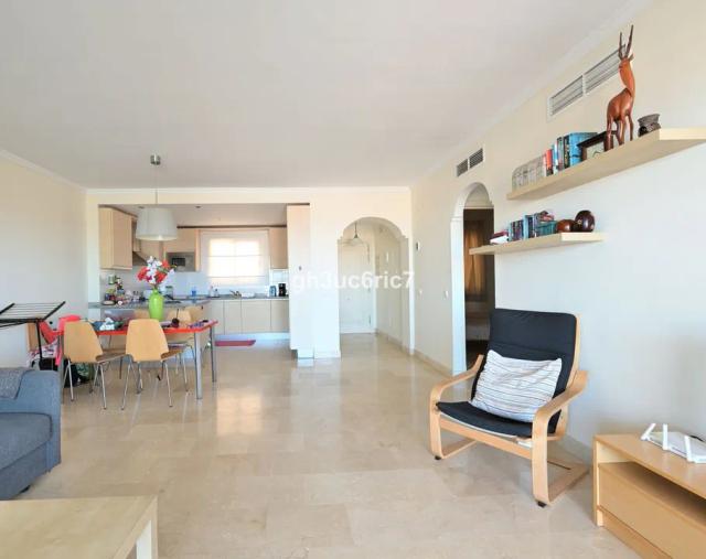 Imagen 2 de Apartment with sea views in Calahonda II