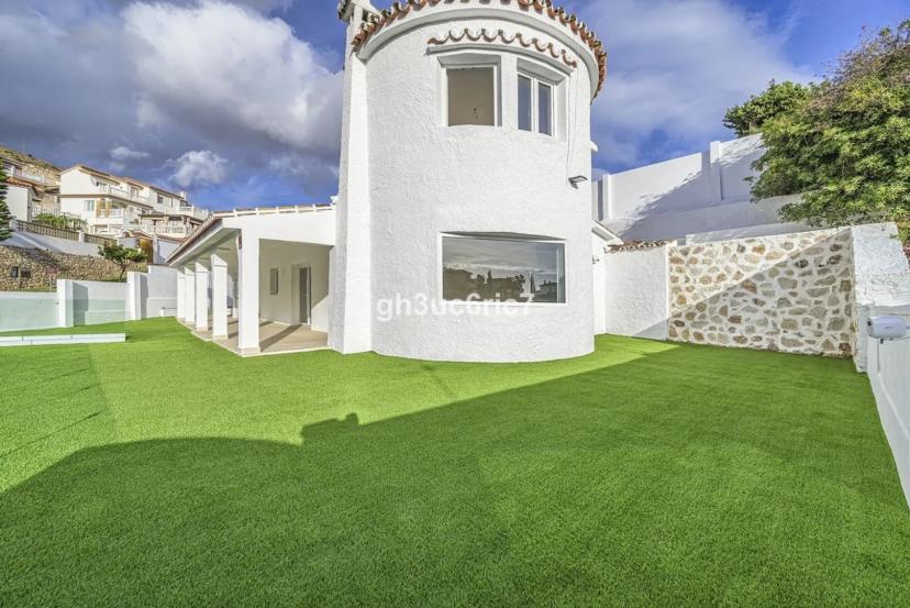 Renovated Villa with Pool and Parking in Monte Alto, Benalmádena
