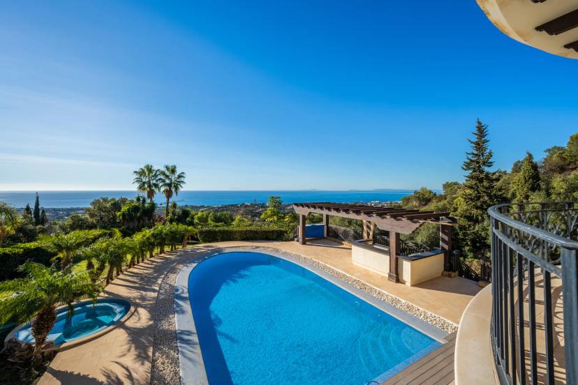 Luxury villa with sea and mountain views and state-of-the-art technology