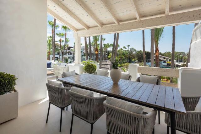 Imagen 3 de Luxury Duplex Penthouse in Puente Romano, Marbella