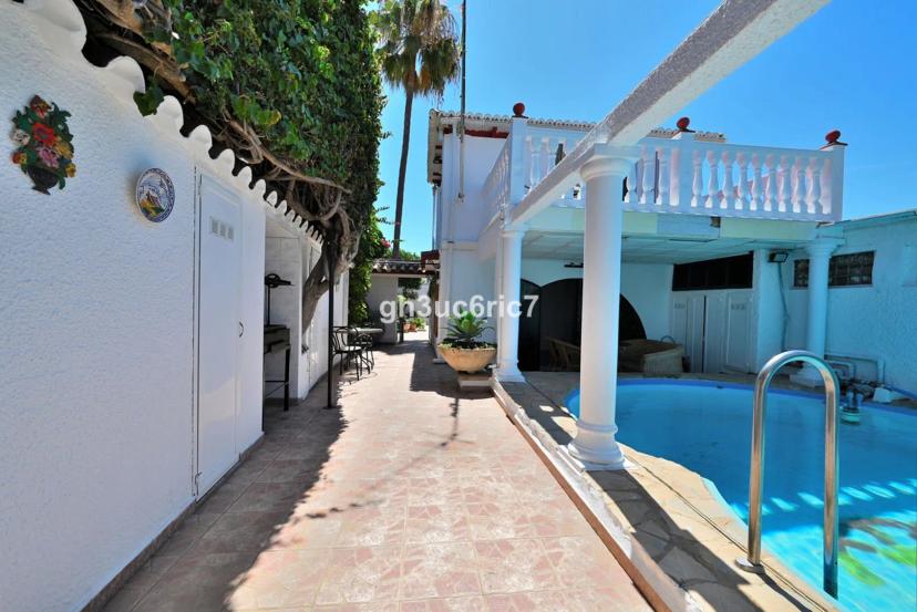 Semi-detached villa with pool in Costabella near the beach and Marbella