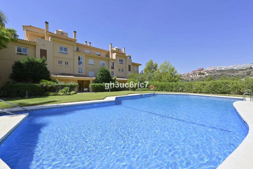Modern apartment with 3 bedrooms and views of communal gardens and pool in Calahonda